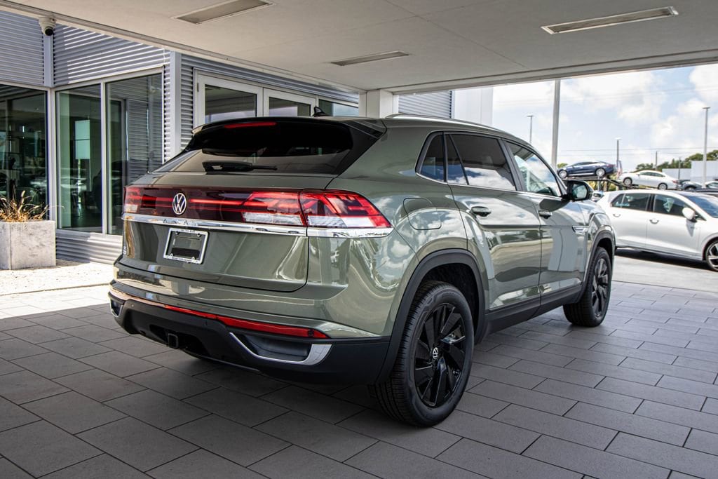 New 2026 Volkswagen Atlas Cross Sport 2.0T SE w/Technology SUV