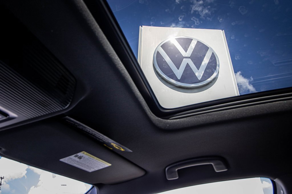 2026 Volkswagen Atlas Cross Sport SE Technology photo 2