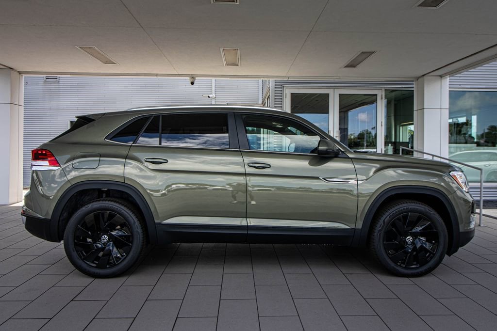 New 2026 Volkswagen Atlas Cross Sport 2.0T SE w/Technology SUV