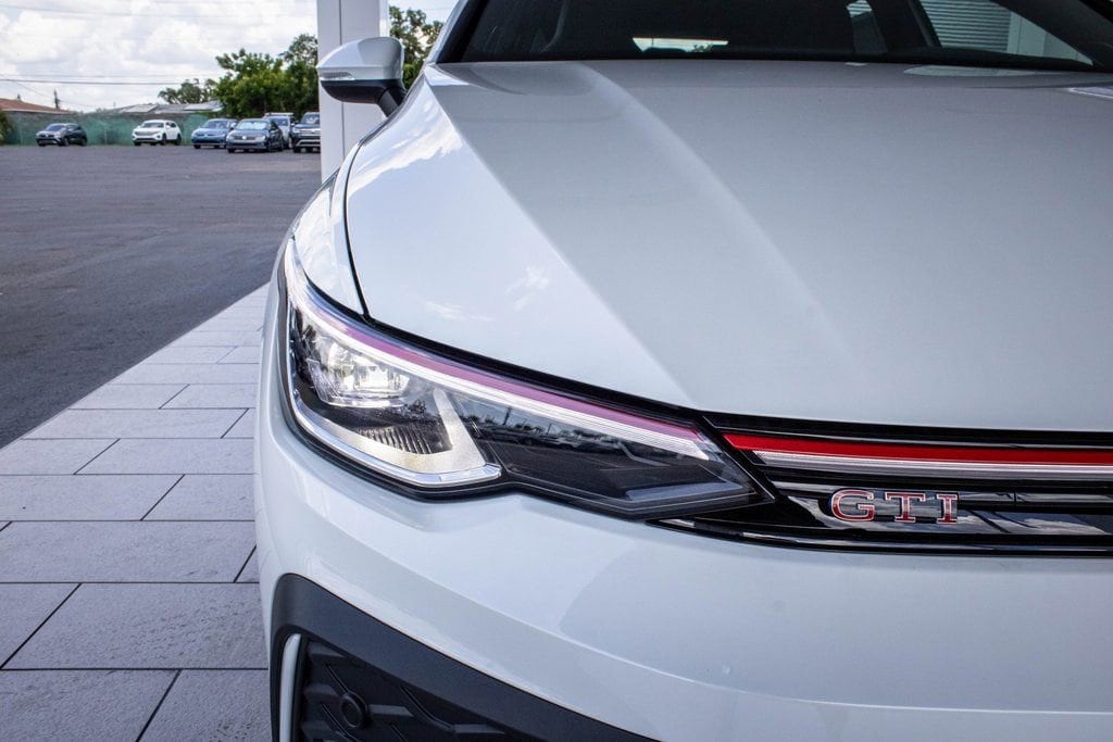 2025 Volkswagen Golf GTI SE - Photo 7