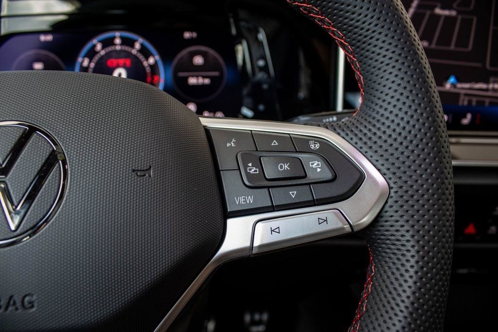 2025 Volkswagen Golf GTI SE - Photo 36
