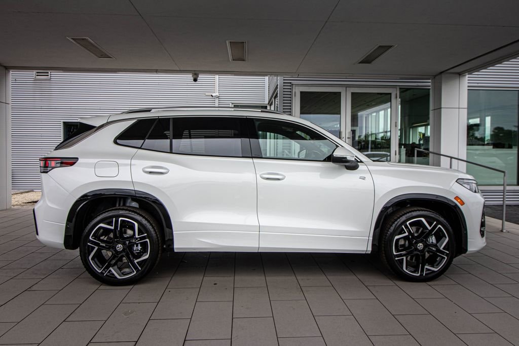 New 2026 Volkswagen Tiguan SEL R-Line Turbo SUV