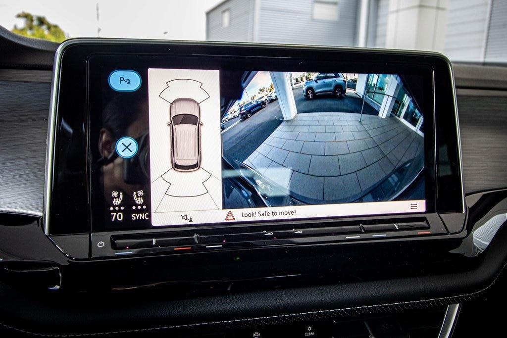 New 2026 Volkswagen Atlas Cross Sport 2.0T SE w/Technology SUV