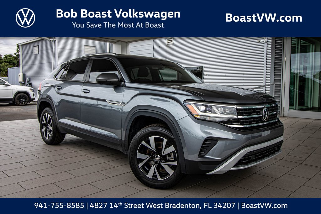2023 Volkswagen Atlas Cross Sport SE's photo