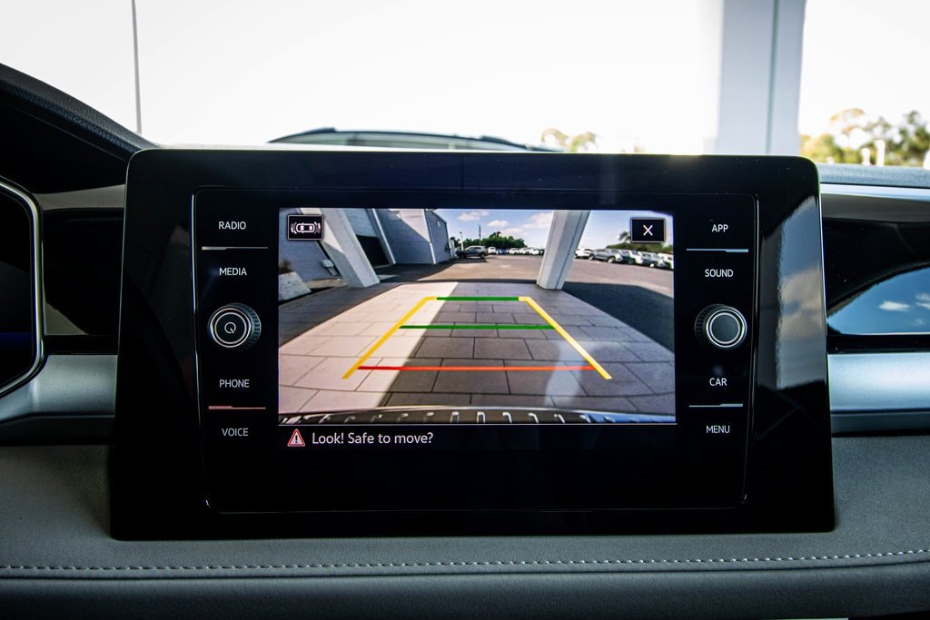 2025 Volkswagen Taos SE photo 4