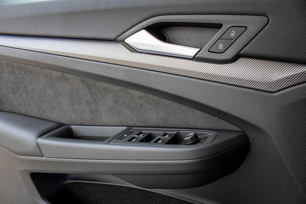 2025 Volkswagen Golf GTI SE - Photo 28