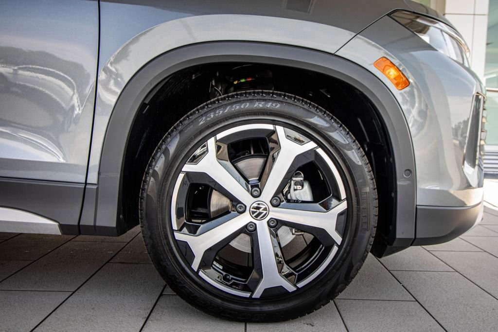 Certified 2025 Volkswagen Tiguan 2.0T SE SUV