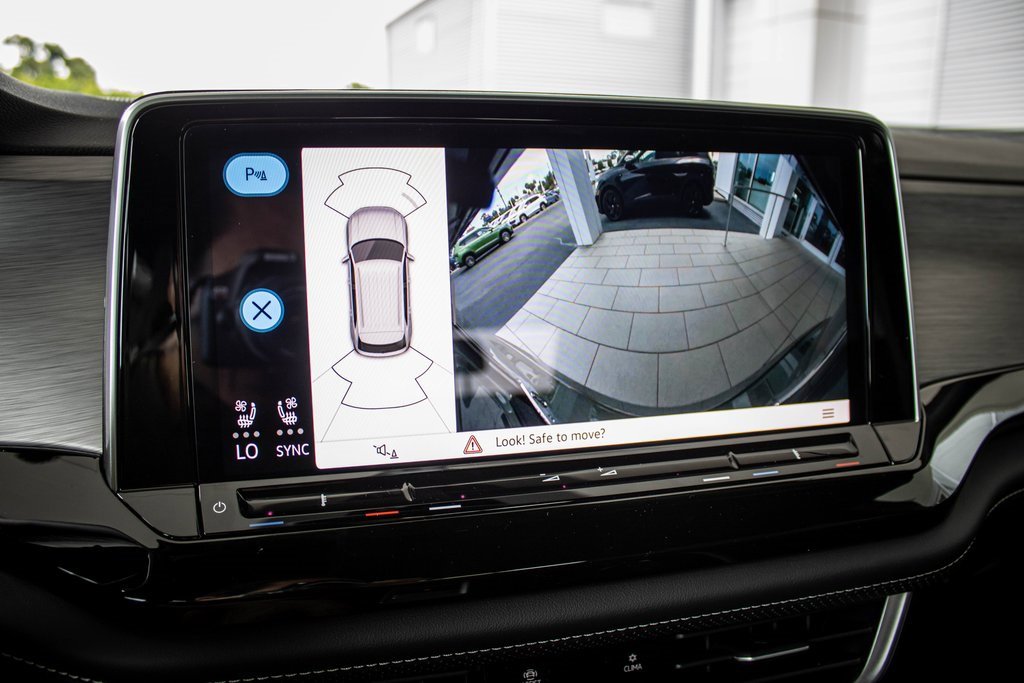 2026 Volkswagen Atlas Cross Sport SE Technology photo 3