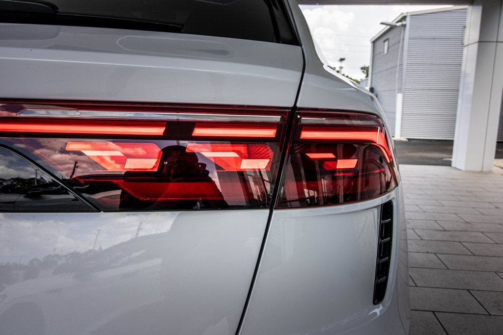 2025 Audi RS Q8 Base - Photo 18