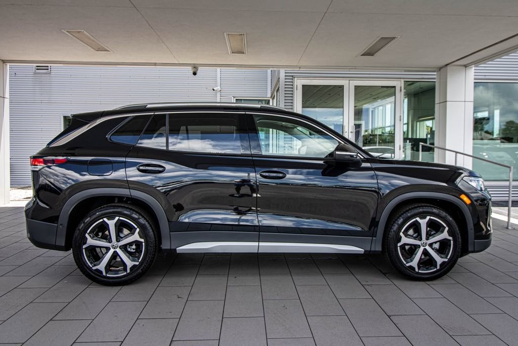 New 2026 Volkswagen Tiguan SE SUV