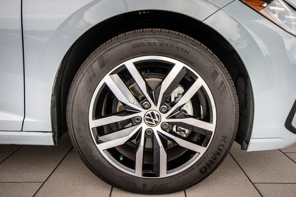 Certified 2025 Volkswagen Jetta 1.5T SE Sedan