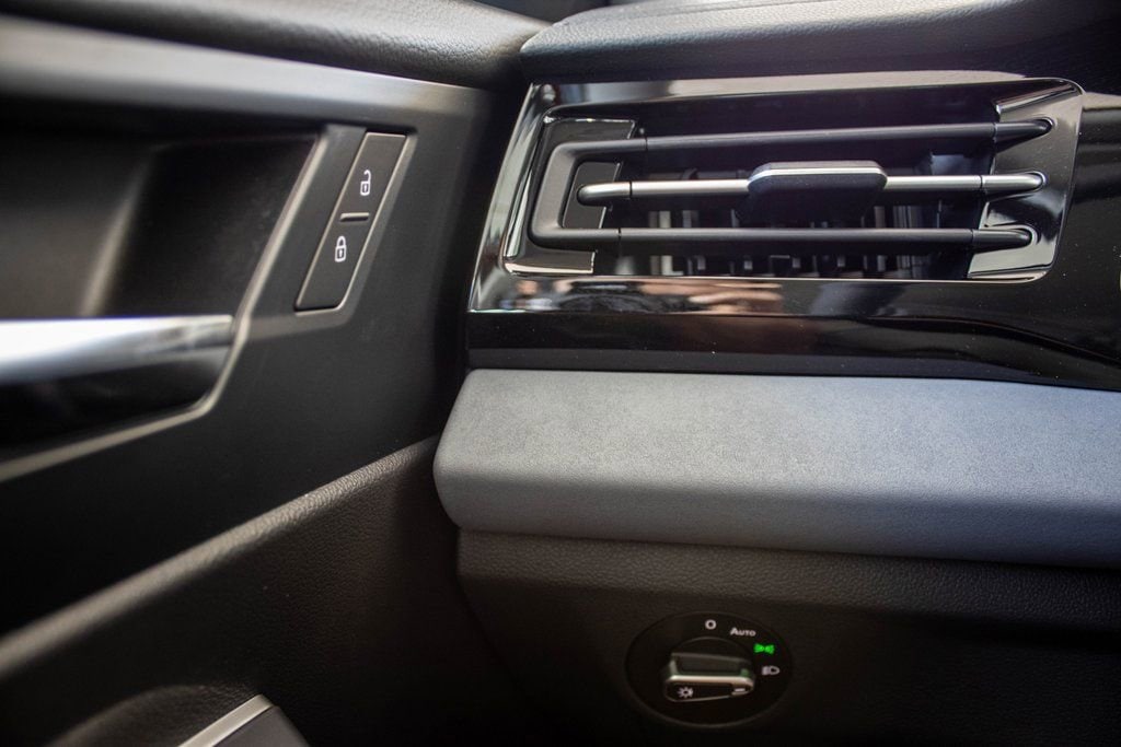 2025 Volkswagen Jetta SE - Photo 31