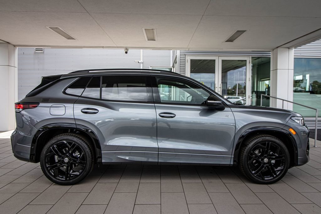 New 2026 Volkswagen Tiguan SE R-Line Black SUV