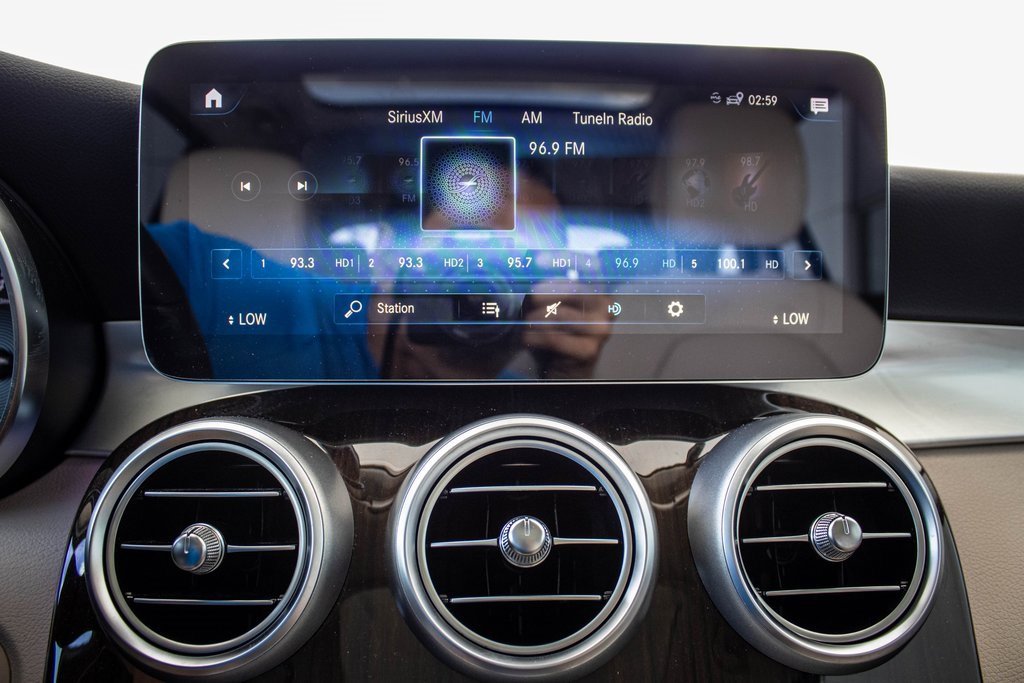 2022 Mercedes Benz GLC 300 photo 3