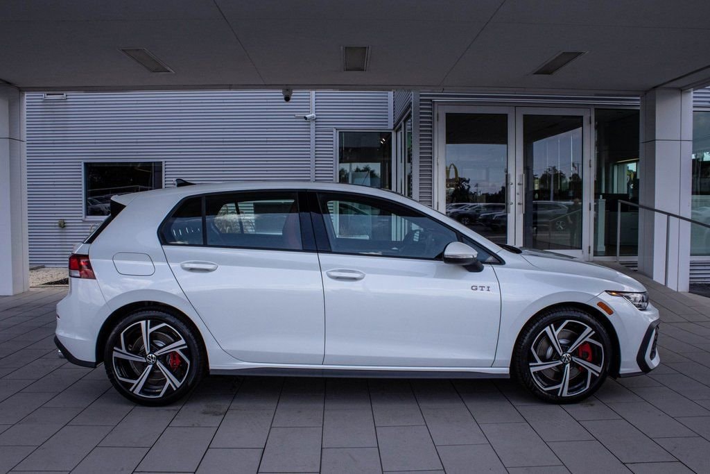 2025 Volkswagen Golf GTI SE - Photo 20