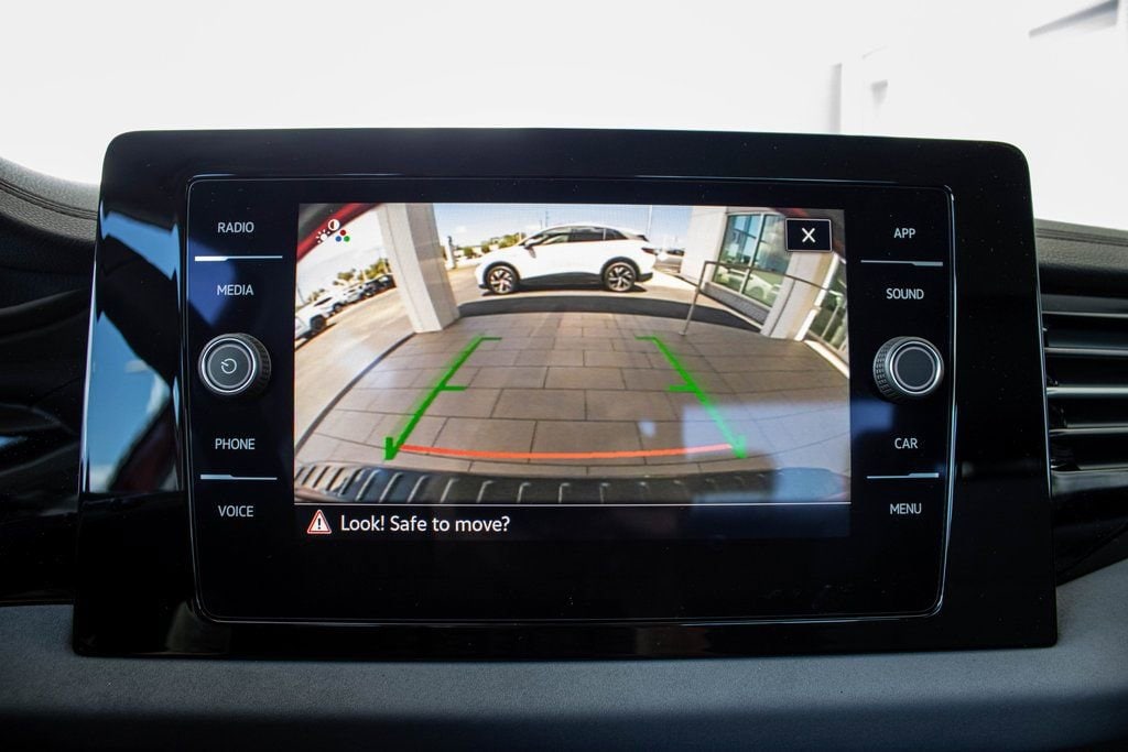 2025 Volkswagen Jetta SE - Photo 3