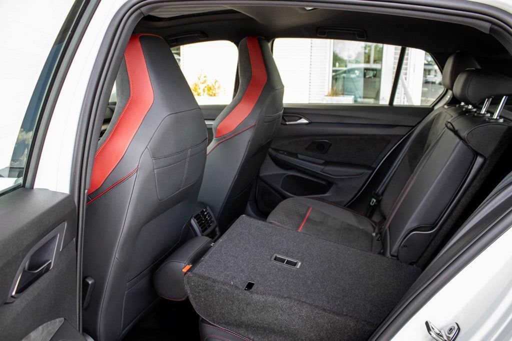 2025 Volkswagen Golf GTI SE - Photo 49