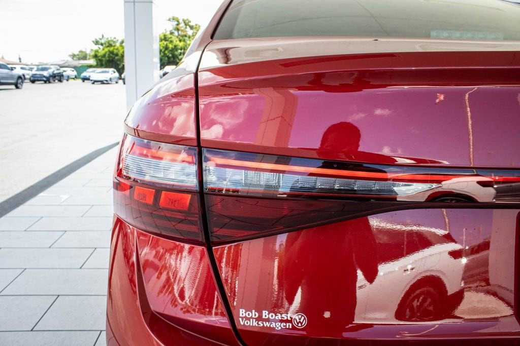 2025 Volkswagen Jetta SE - Photo 13