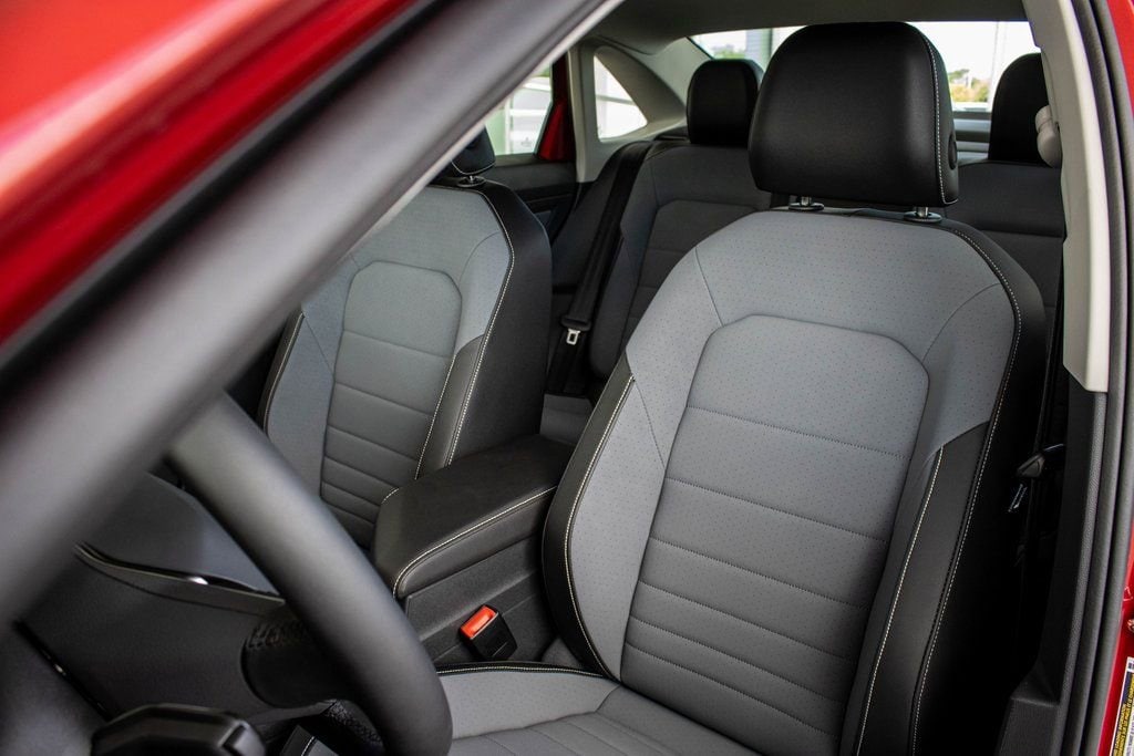 2025 Volkswagen Jetta SE - Photo 27