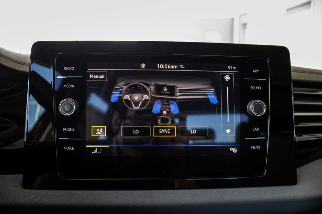 2025 Volkswagen Jetta SE - Photo 38