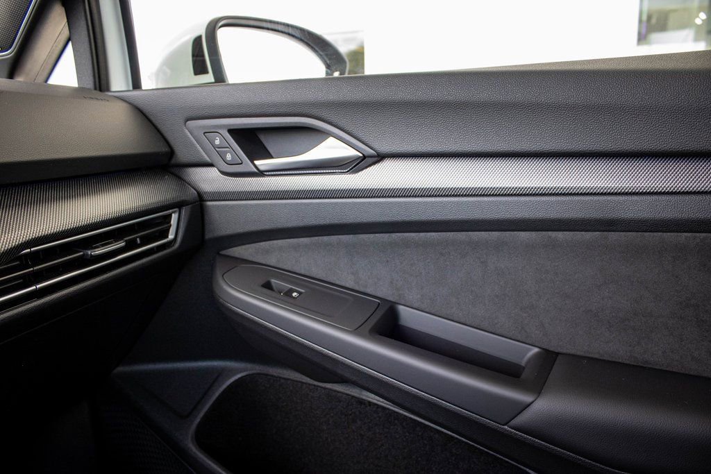 2025 Volkswagen Golf GTI SE - Photo 47
