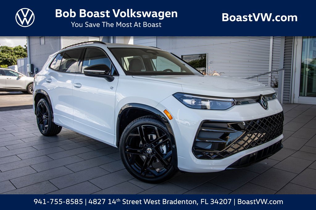 2025 Volkswagen Tiguan SE R-LINE BLACK's photo