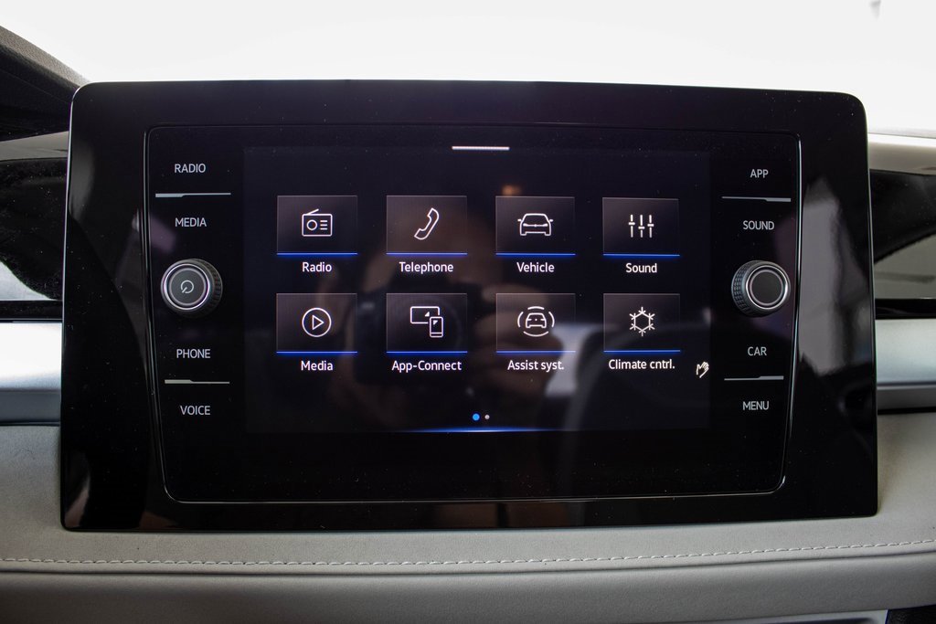 2025 Volkswagen Taos SE photo 3