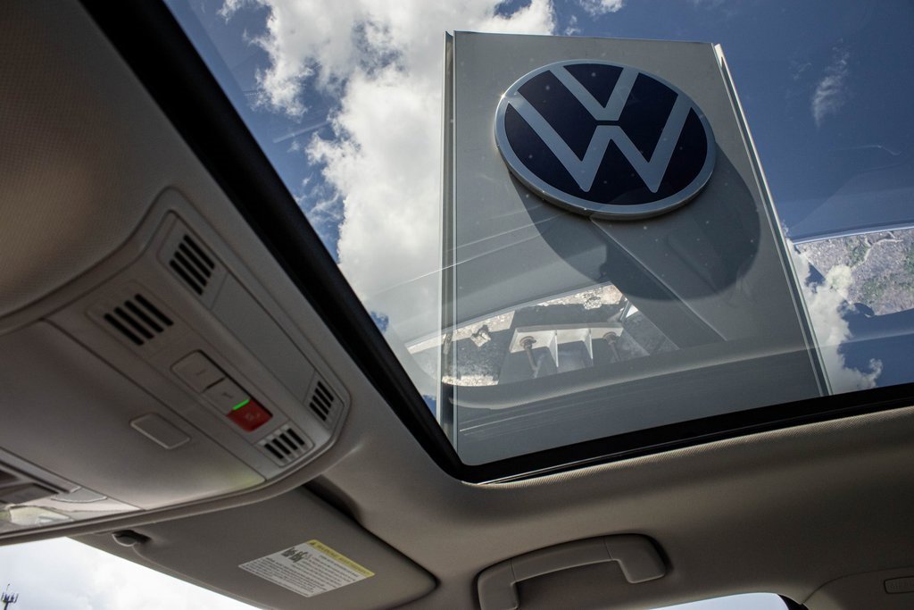 2025 Volkswagen Jetta 1.5T SE photo 2
