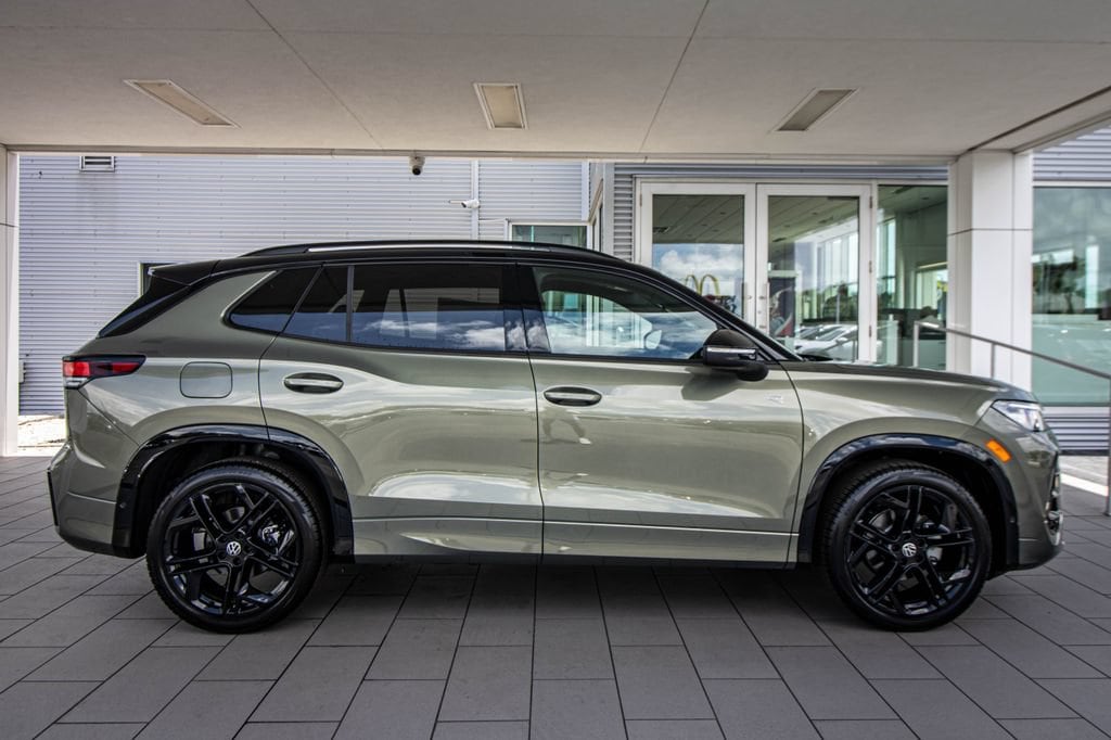 New 2026 Volkswagen Tiguan SE R-Line Black SUV