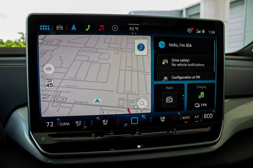 2025 Volkswagen ID.4 Pro Plus photo 3