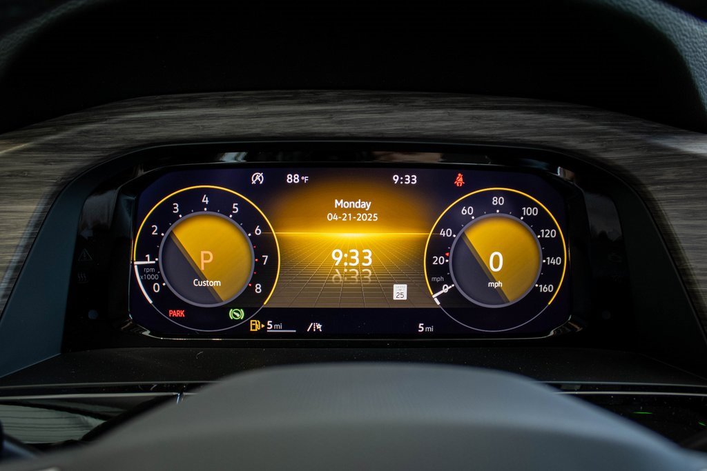 2025 Volkswagen Atlas SEL Premium R-Line photo 3