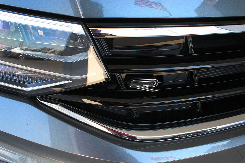 2024 Volkswagen Tiguan SE R-Line Black photo 2