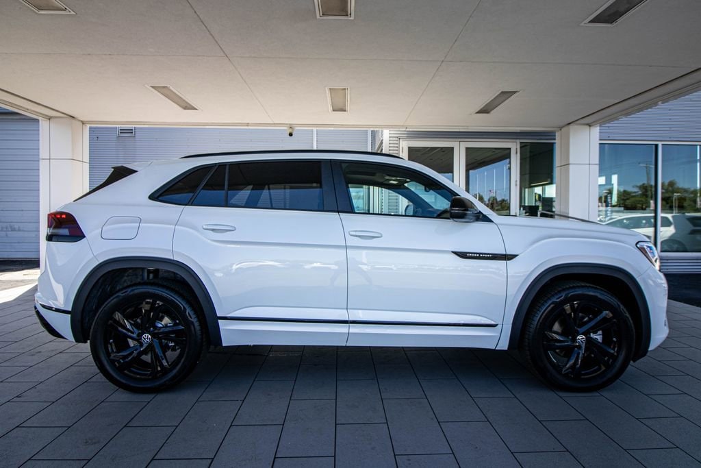 New 2026 Volkswagen Atlas Cross Sport 2.0T SEL R-Line Black SUV