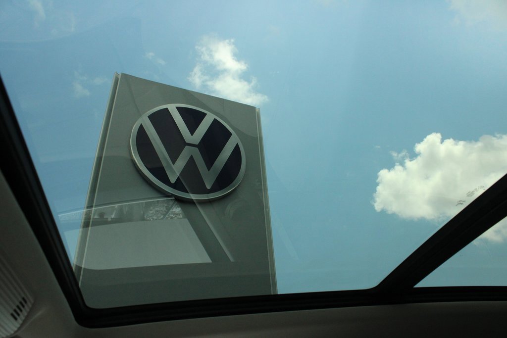 2025 Volkswagen Atlas SEL Premium R-Line photo 3