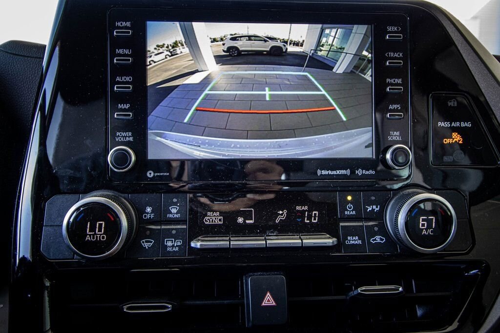 Used 2022 Toyota Highlander Hybrid LE SUV