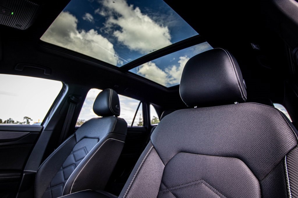 New 2026 Volkswagen Atlas Cross Sport 2.0T SE w/Technology SUV