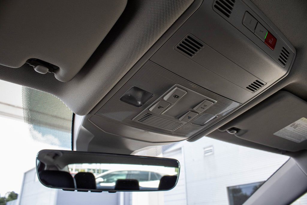 2025 Volkswagen Jetta SE - Photo 41