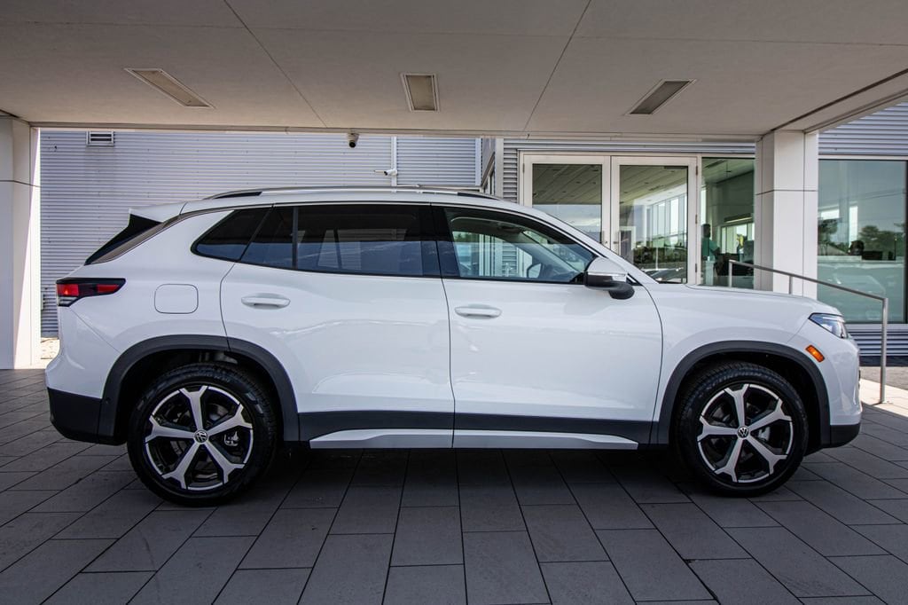 New 2026 Volkswagen Tiguan SE SUV