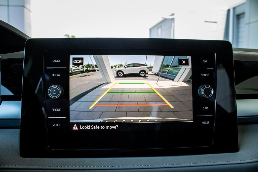 2025 Volkswagen Taos SE photo 4