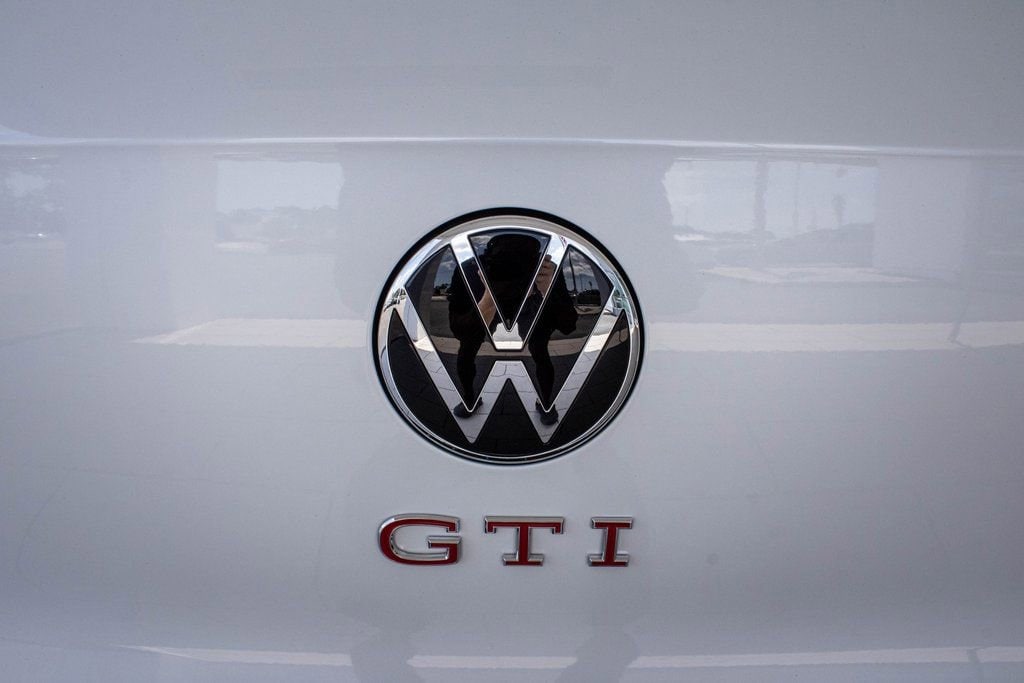 2025 Volkswagen Golf GTI SE - Photo 16