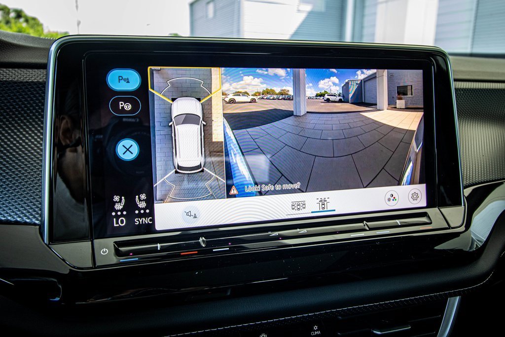 2026 Volkswagen Atlas Cross Sport SEL Premium R-Line photo 3