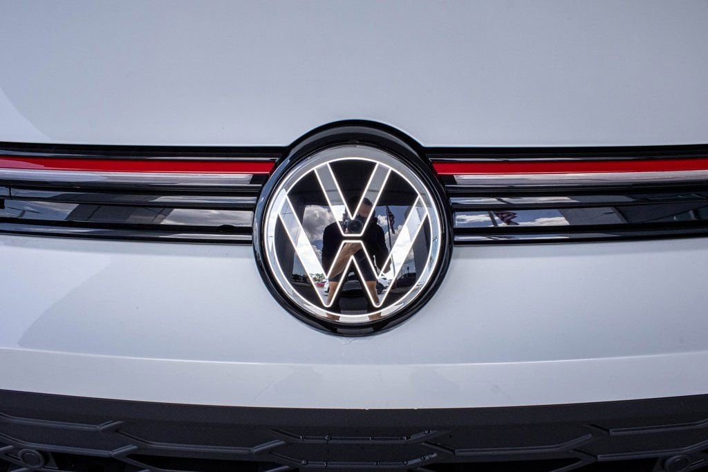 2025 Volkswagen Golf GTI SE - Photo 9