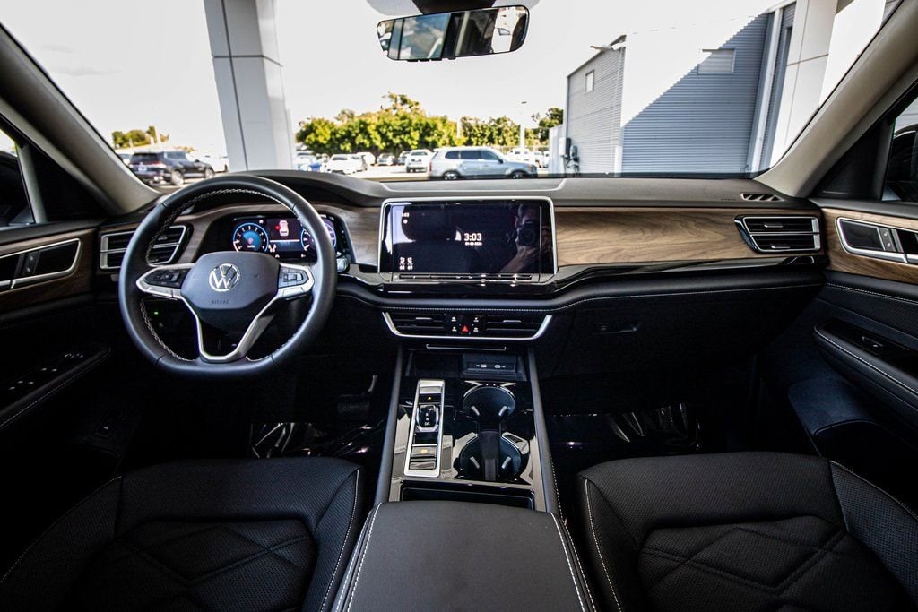 2026 Volkswagen Atlas SE w/Tech - Photo 30