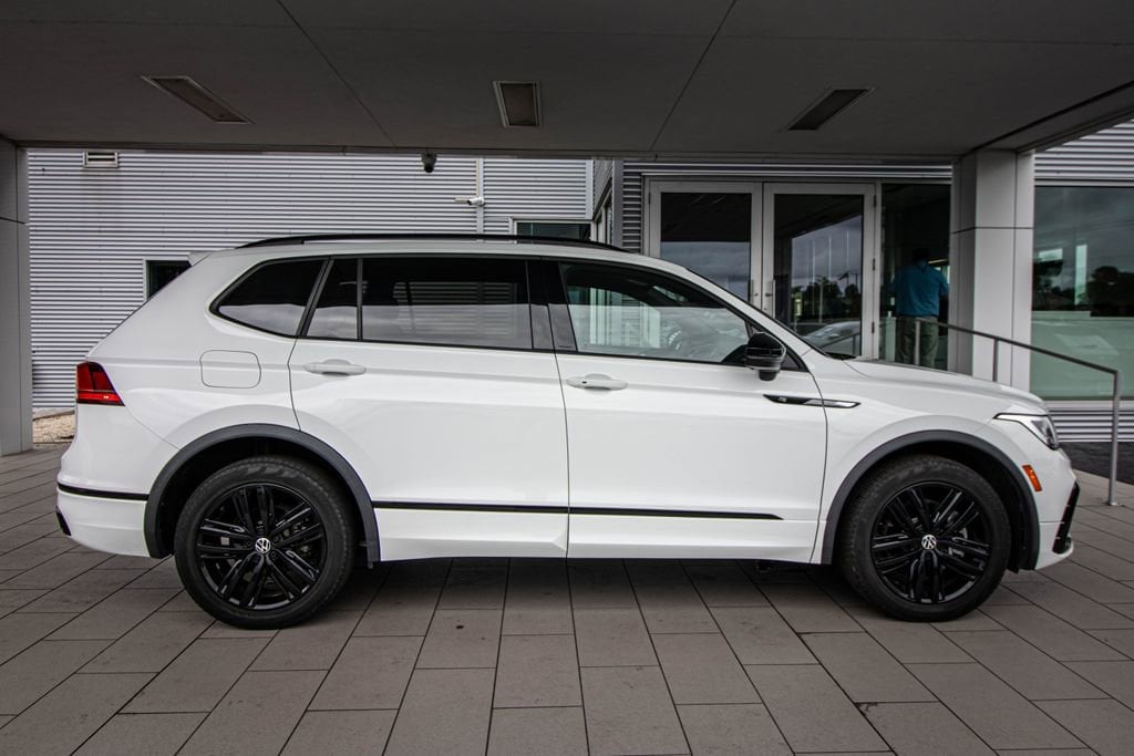 Used 2022 Volkswagen Tiguan 2.0T SE R-Line Black SUV