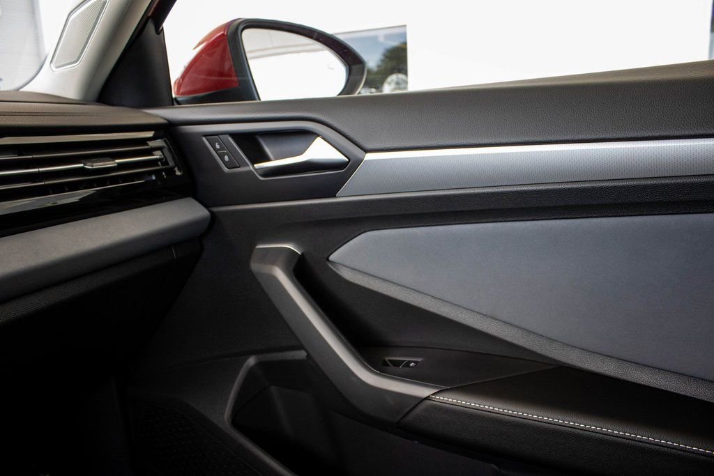 2025 Volkswagen Jetta SE - Photo 44