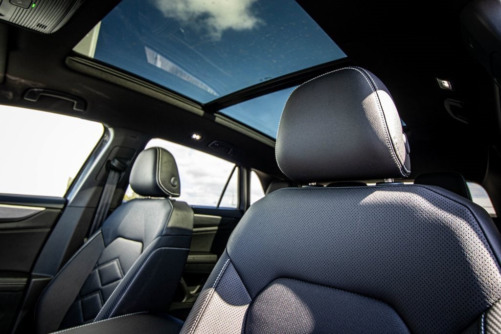 New 2026 Volkswagen Atlas Cross Sport 2.0T SE w/Technology SUV