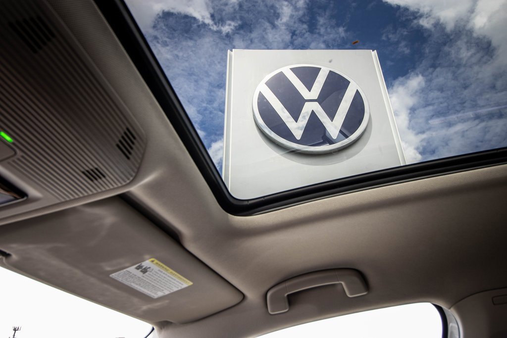 2026 Volkswagen Atlas SE Technology photo 2