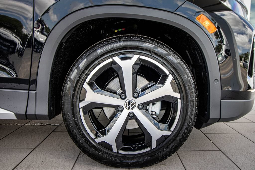 New 2026 Volkswagen Tiguan SE SUV