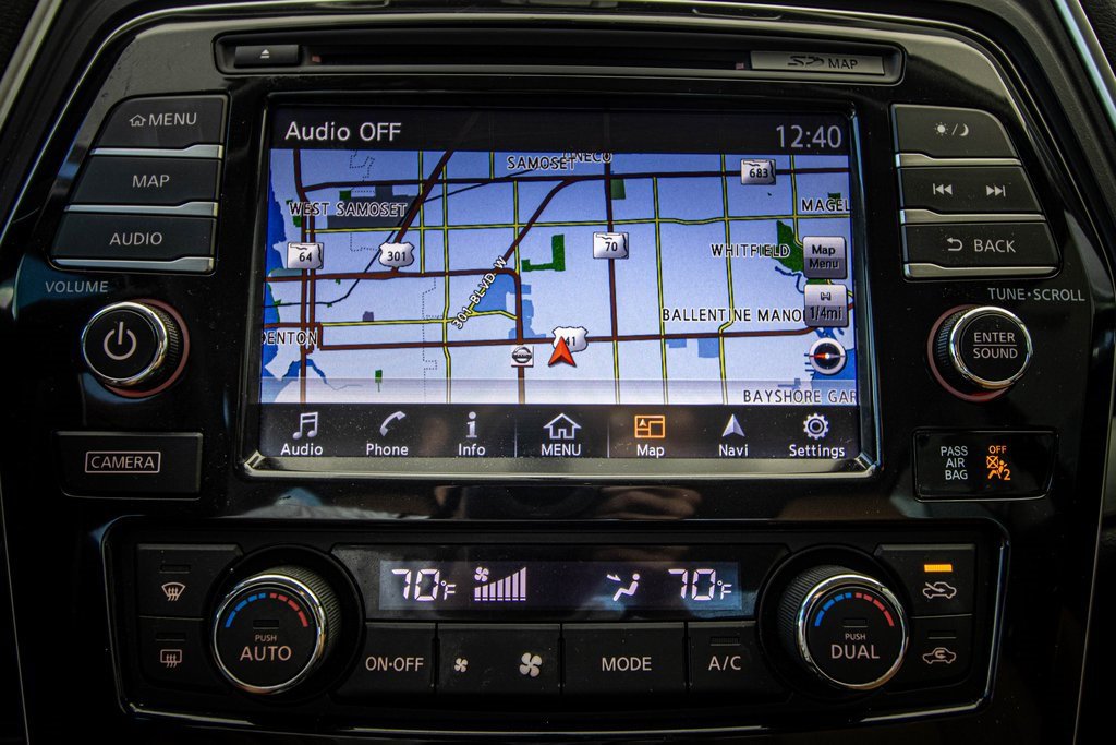 2016 Nissan Maxima SR photo 3