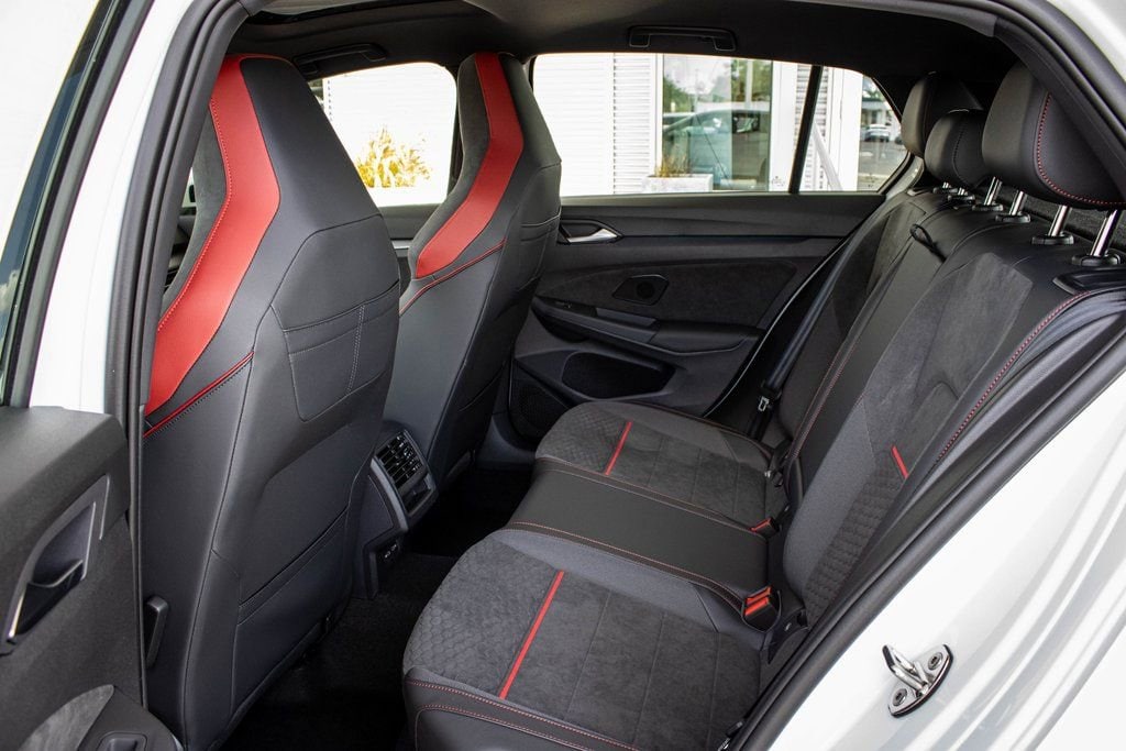 2025 Volkswagen Golf GTI SE - Photo 48